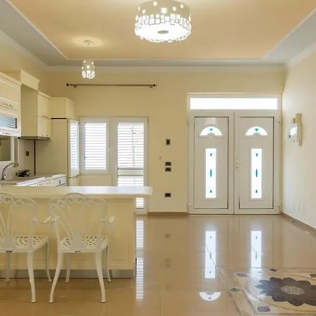 Villa The By Pikhost *