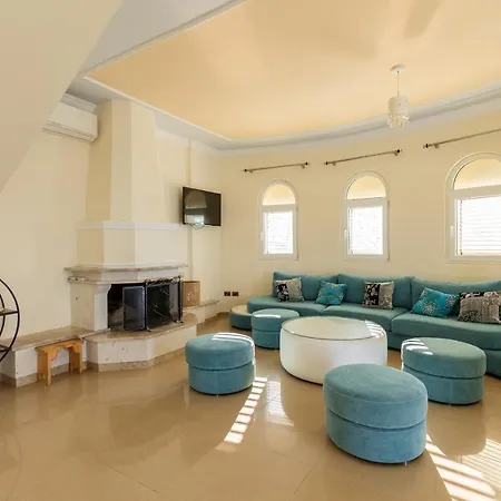 Villa The By Pikhost *