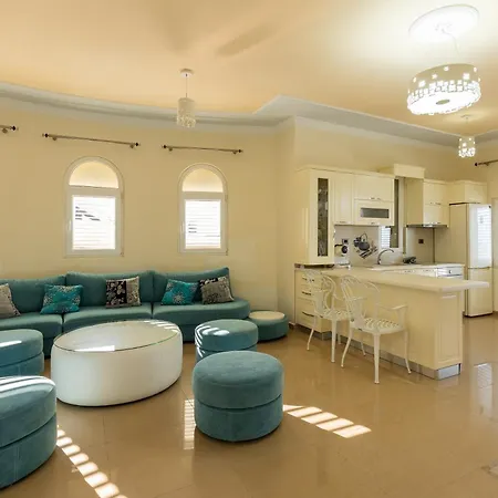 Villa The By Pikhost Široka