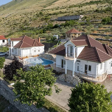The By Pikhost Villa *